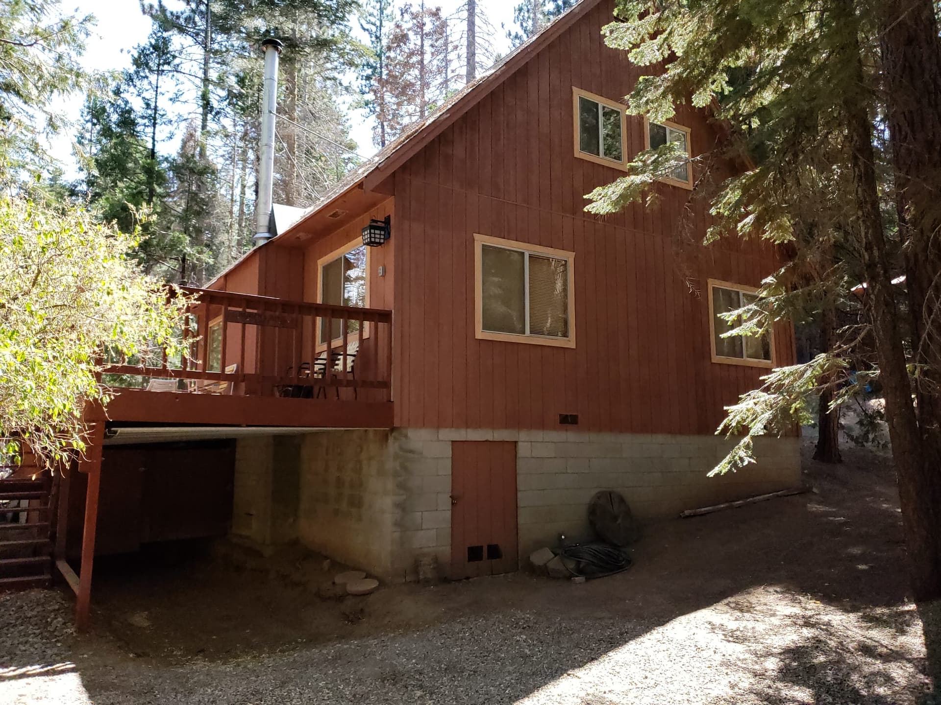 Hansen Hotel, a cabin rental at Hume Lake